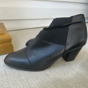 Vionic Black Leather Ankle Booties sz 9.5 M